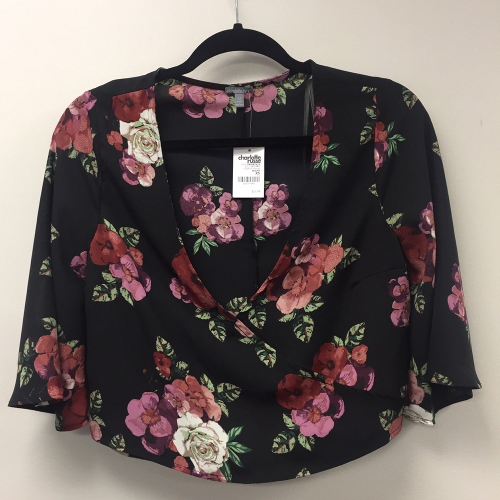 🆕Charlotte Russe Cropped Top with Flutter Sleeves